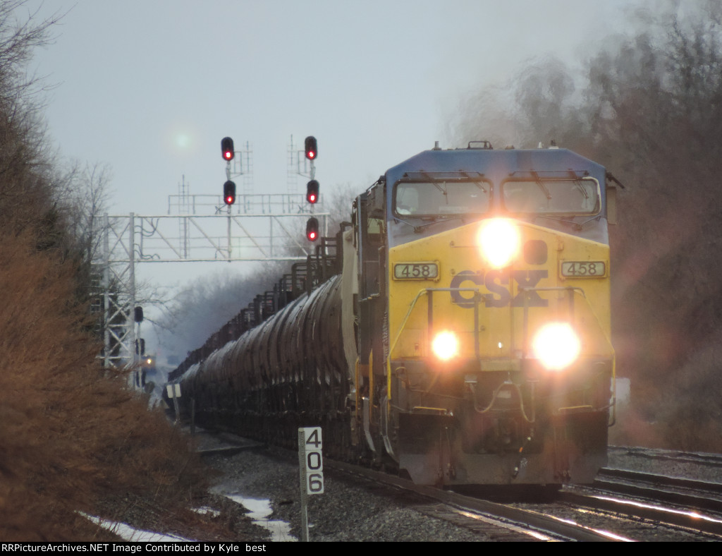 CSX 458 on B775